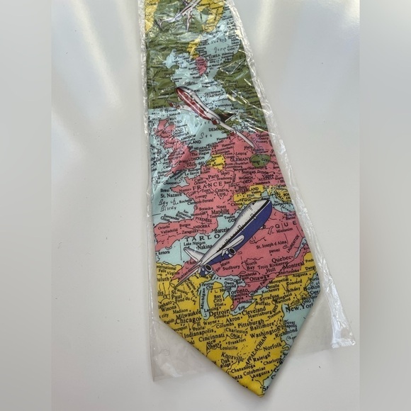 Mens' 100% silk World Map Novelty Print Tie New with Tags, NWT - Picture 2 of 4